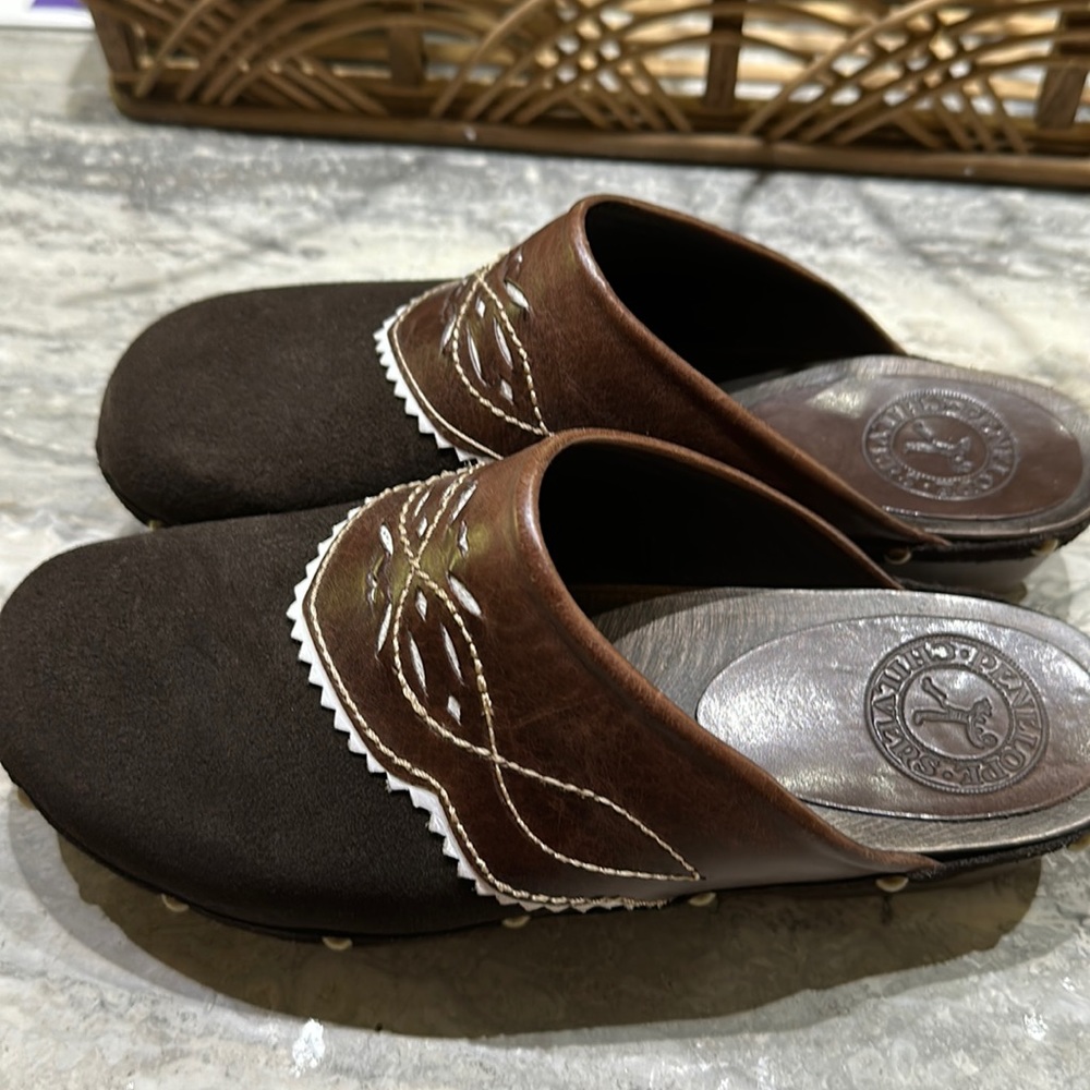 Penelope Chilvers low heel clog. Size 37 excellent condition